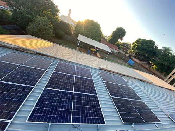 instalação de painel solar na apae de anaurilândia