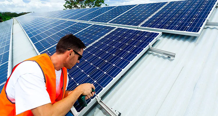 instalação de placas solares em sistemas ongrid e offgrid