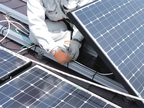 verificação dos componentes dos painéis solares